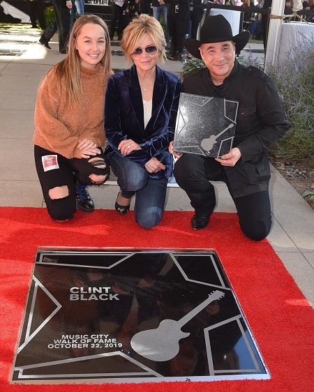 Lily Pearl Black with her parents Clint Black and Lisa Hartman Black in Walk Of Fame.